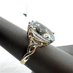 10K 417 Yellow Gold 3.6G Large Aquamarine Ring Size: 7.5!